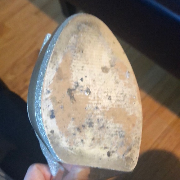 Gold heels - Picture 3 of 6